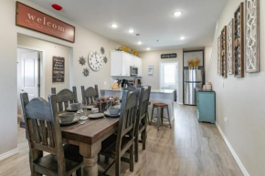 Near 76 Strip and SDC - King Beds - Stairs Required - Outdoor Pool - FREE ATTRACTION TICKETS - V3301-6